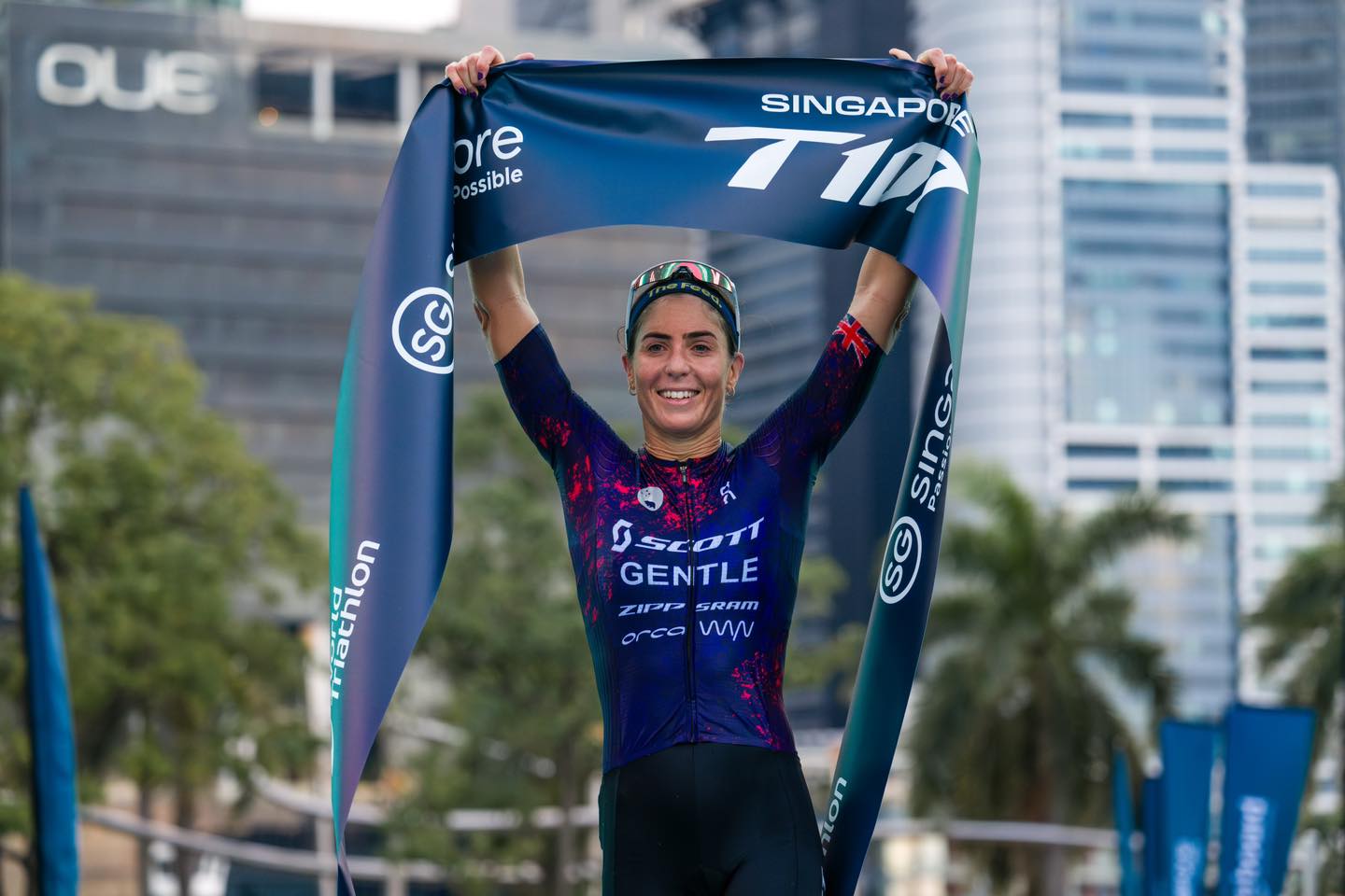 Gentle conquers Singapore heat to win epic T100 battle with Charles-Barclay