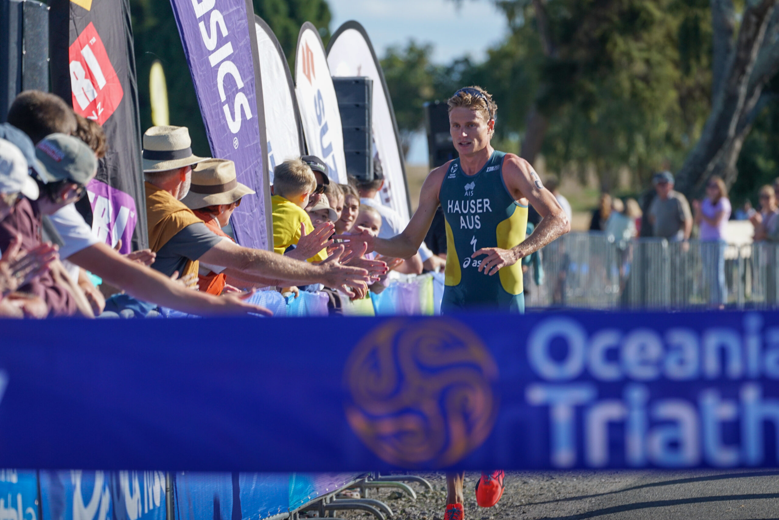 Hauser and Hoitink take Oceania Triathlon Championship titles in Taupo